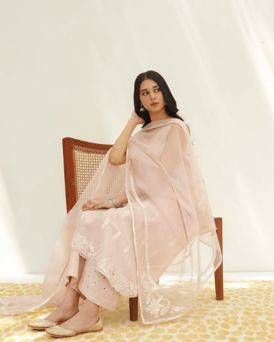 Dusty Pink – Elegant Summer Suit for Women