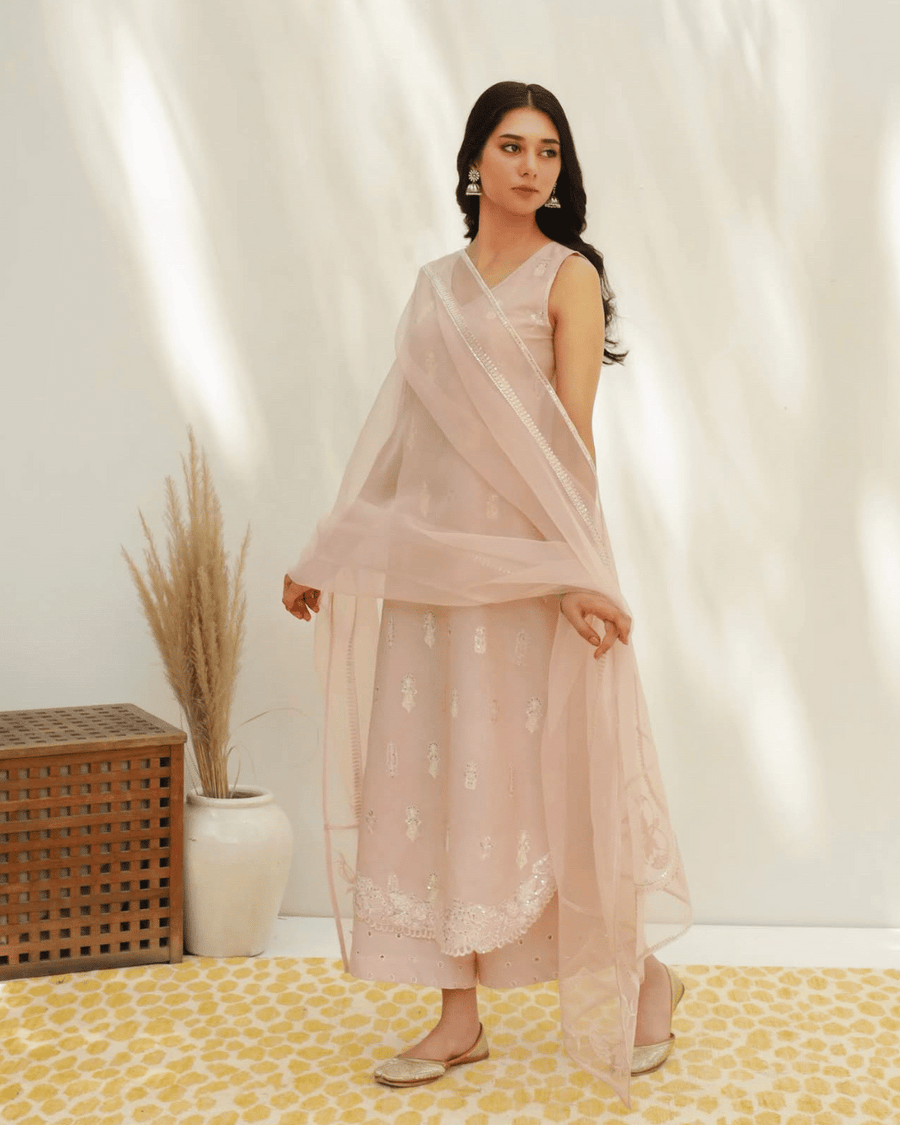 Dusty Pink – Elegant Summer Suit for Women