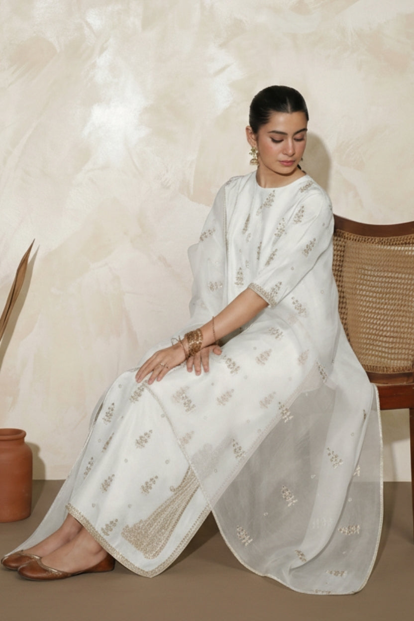 Noor e White 3- Piece Stitched Suit