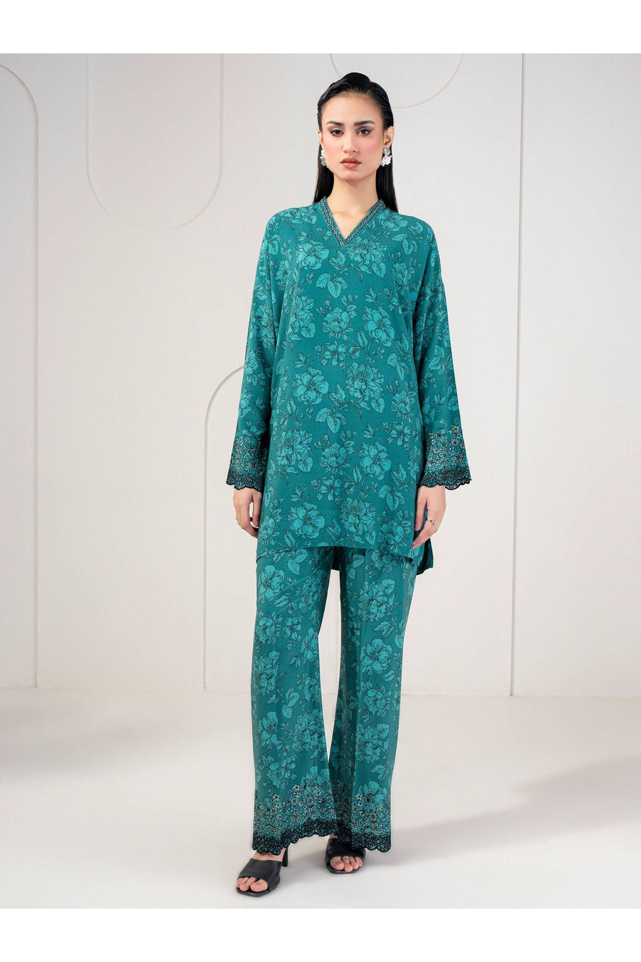 Chic Summer 2-Piece Embroidered Linen Suit