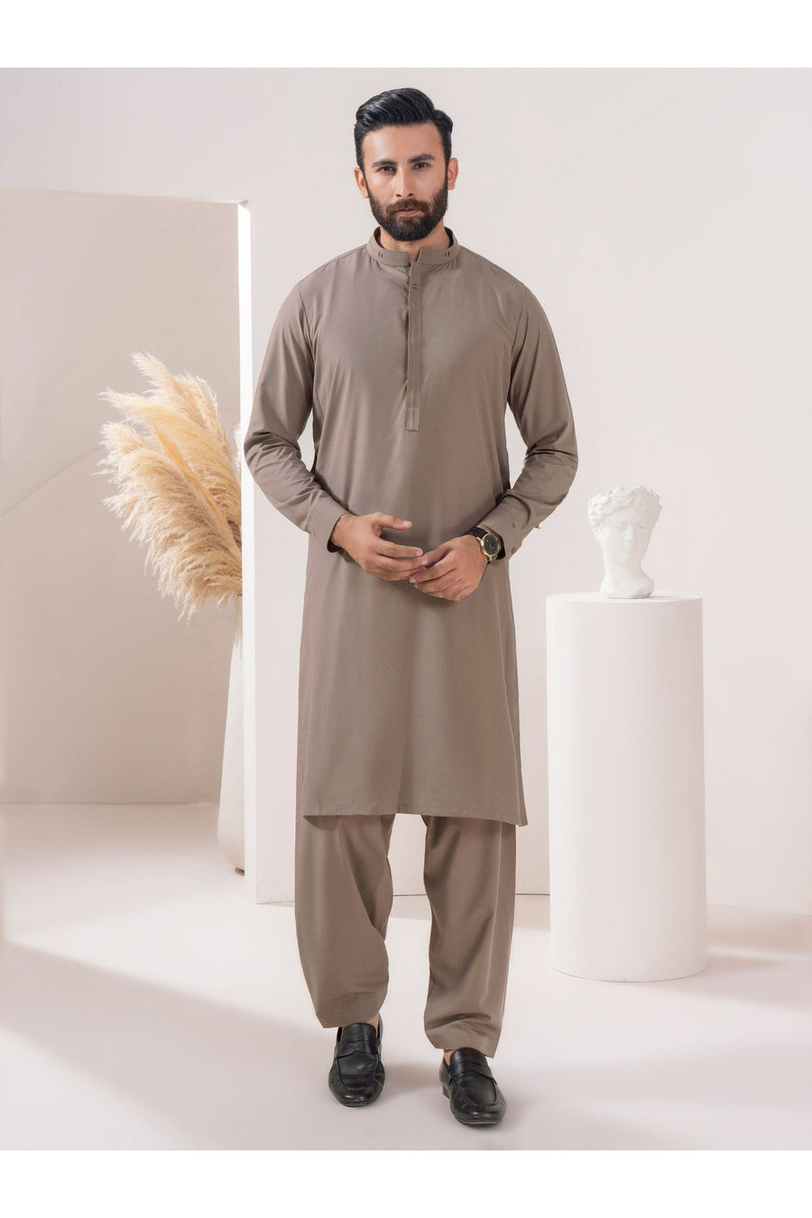 Wash And Wear Men's Suit With Effortless Style And Comfort
