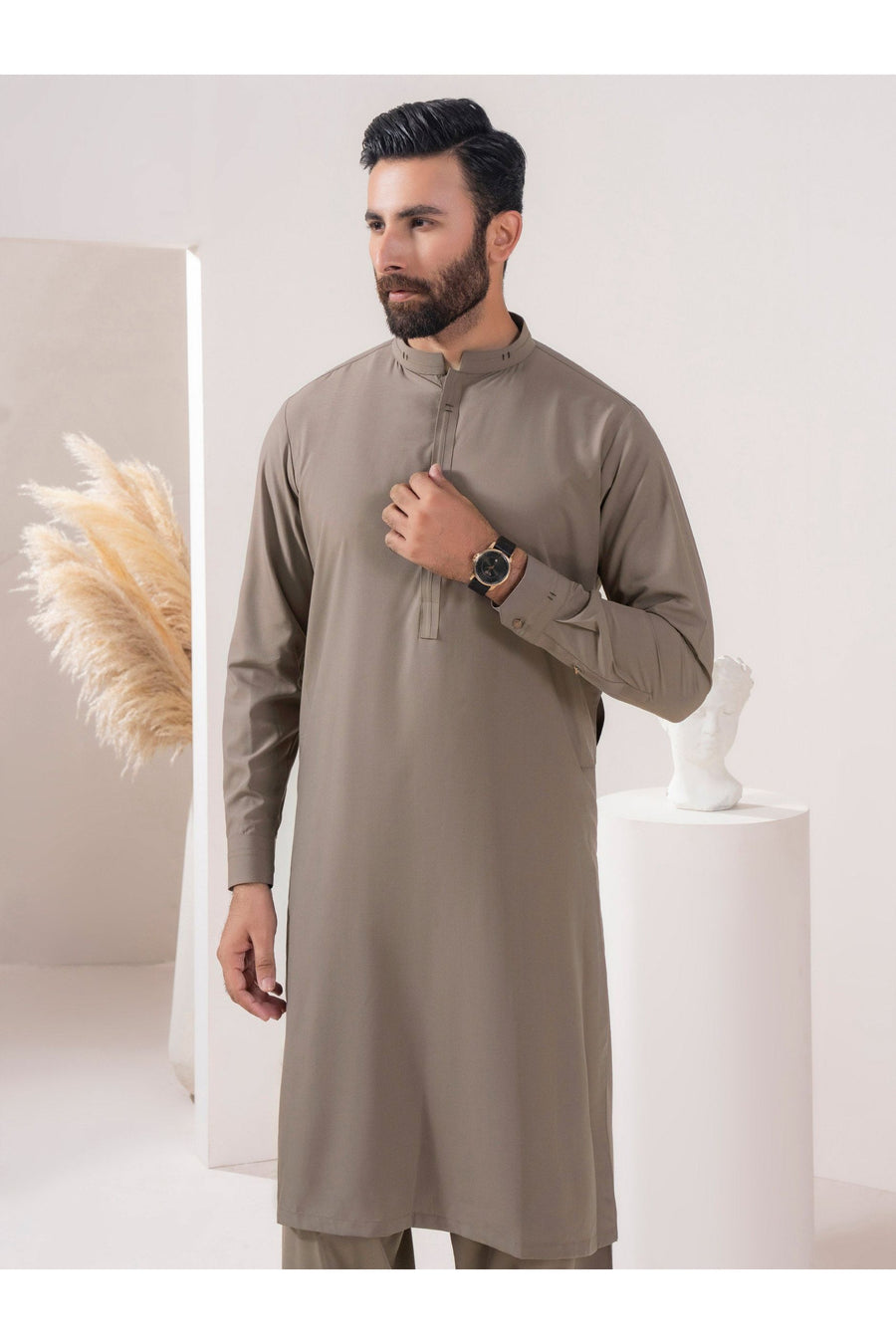 Wash And Wear Men's Suit With Effortless Style And Comfort