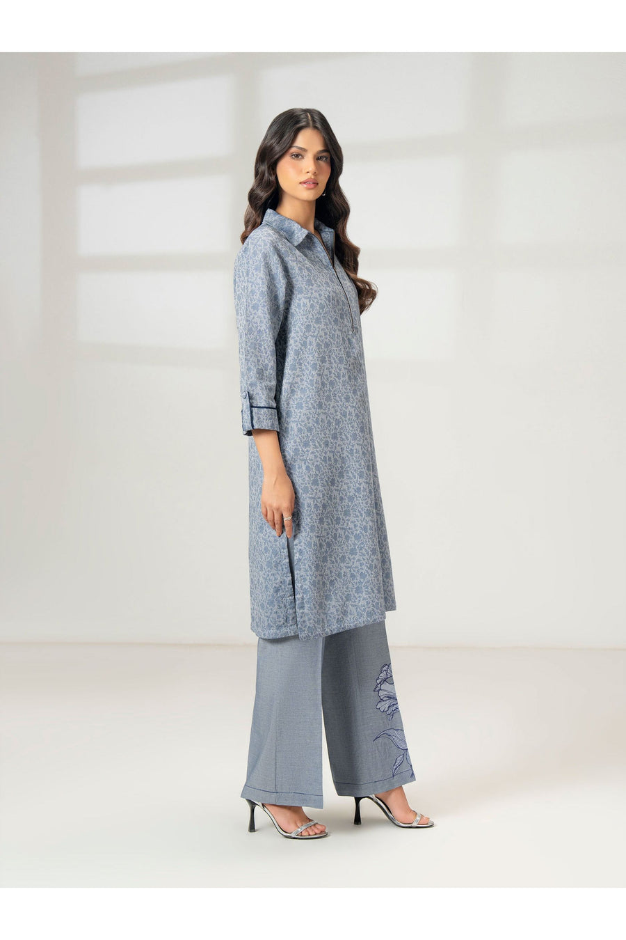 Stylish Embroidered Jacquard Suit Set