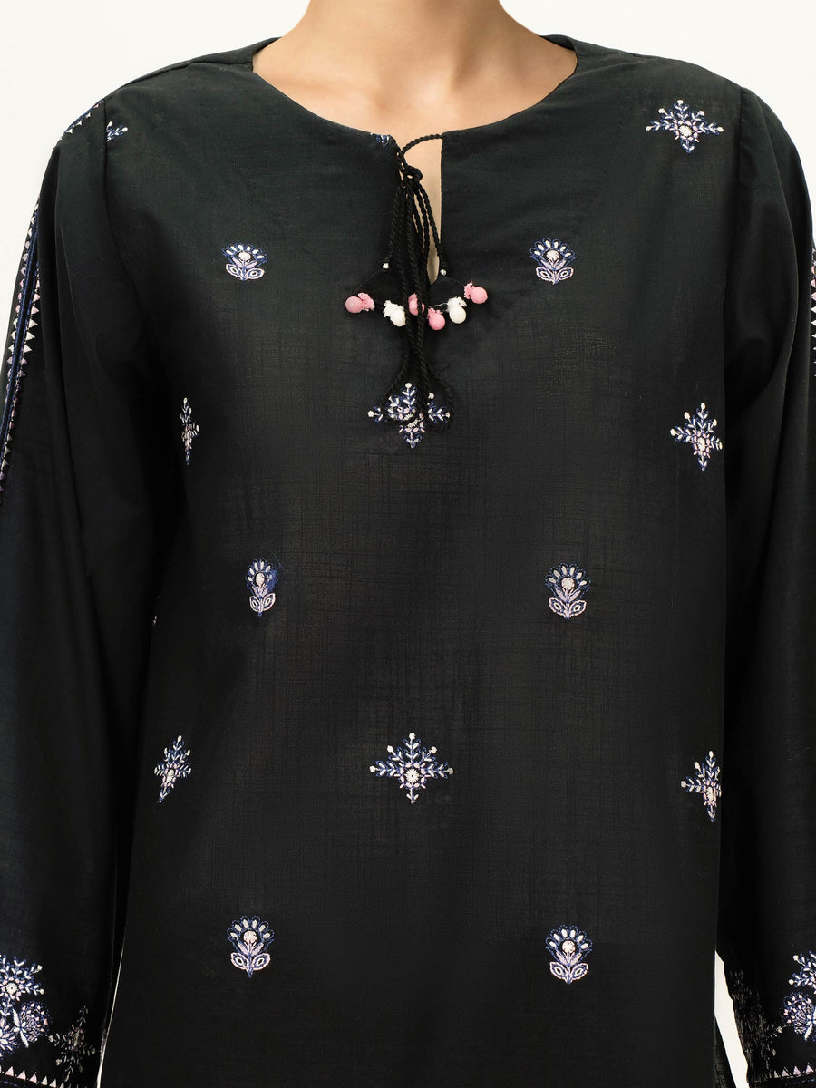 Black Lawn Eastern Top | Tassel