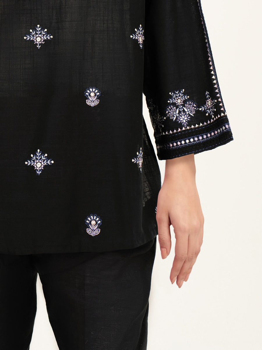 Black Lawn Eastern Top | Tassel