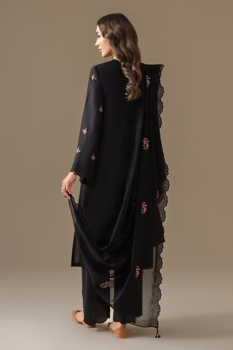 LAWN | EMBROIDERED - Pehnaawaa