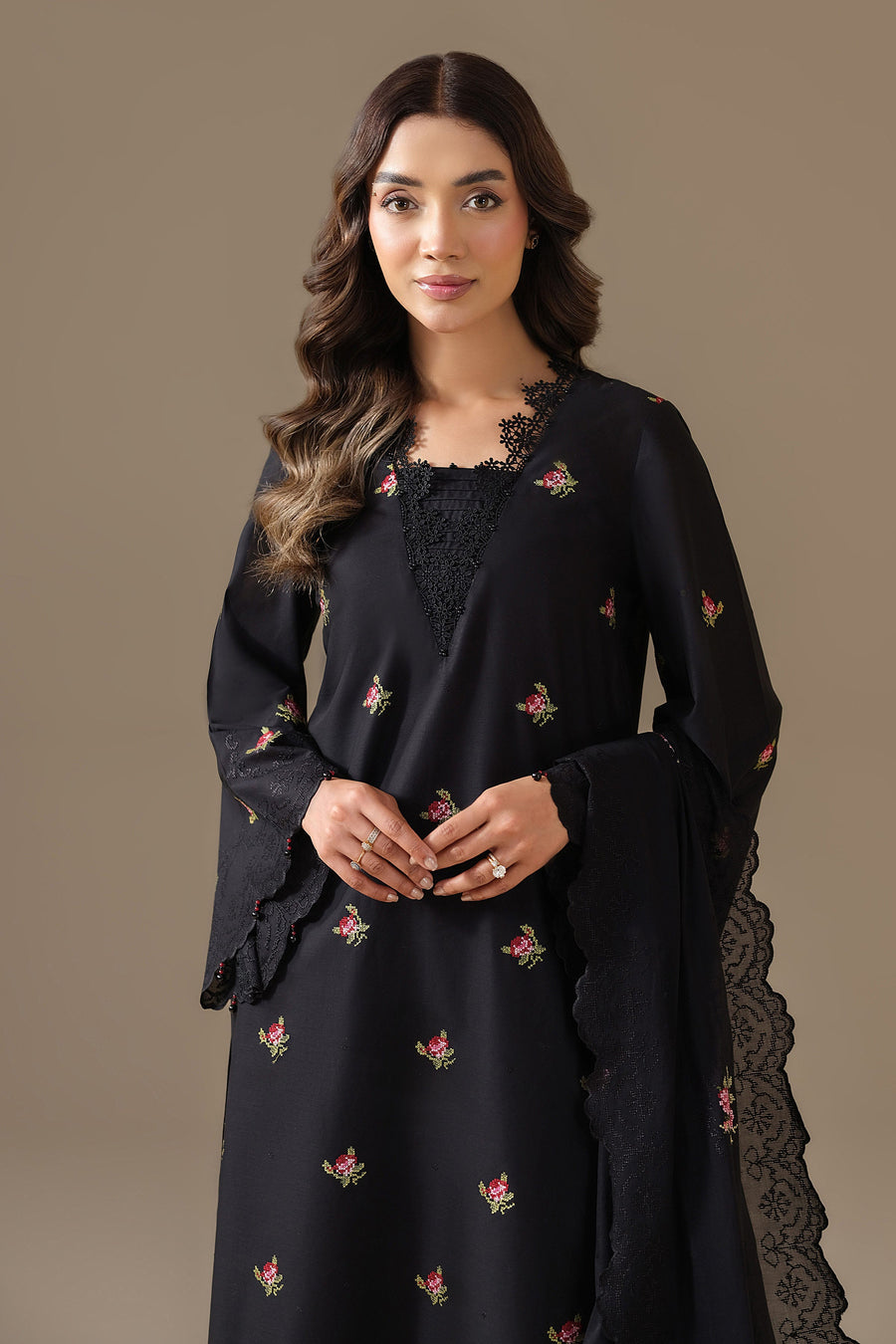 LAWN | EMBROIDERED - Pehnaawaa