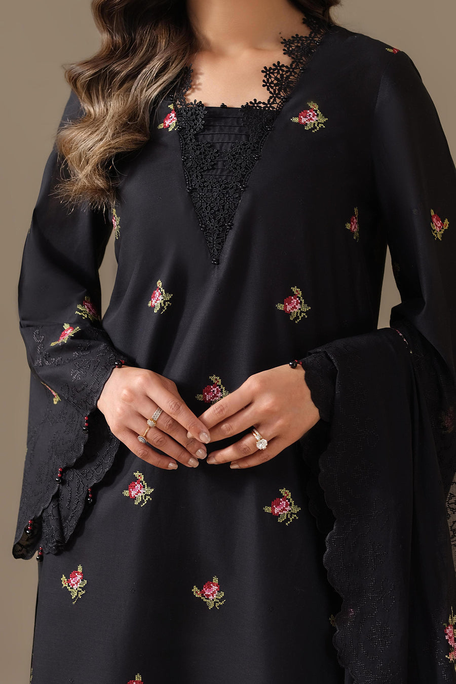 LAWN | EMBROIDERED - Pehnaawaa