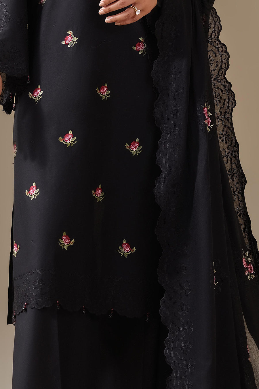 LAWN | EMBROIDERED - Pehnaawaa