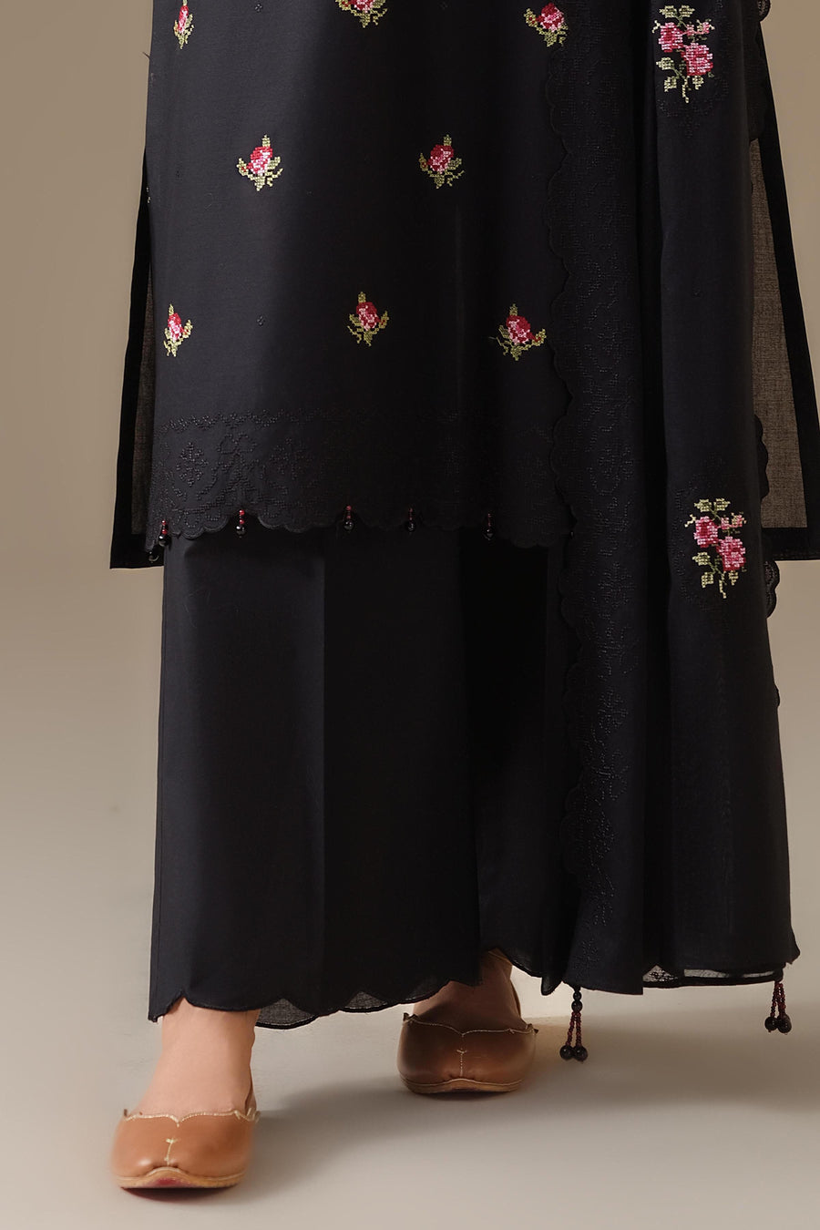LAWN | EMBROIDERED - Pehnaawaa