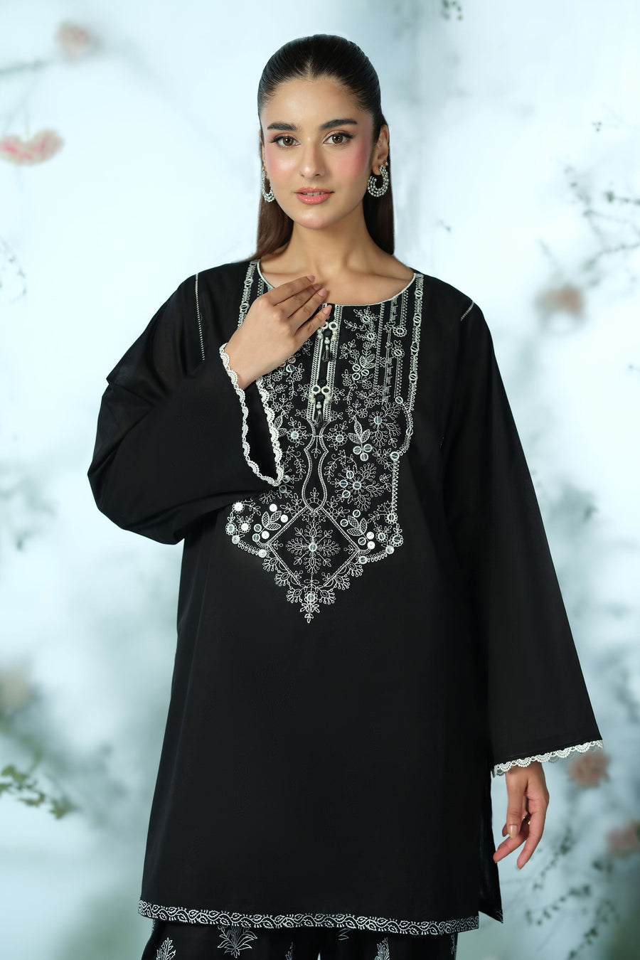 LAWN | EMBROIDERED - Pehnaawaa