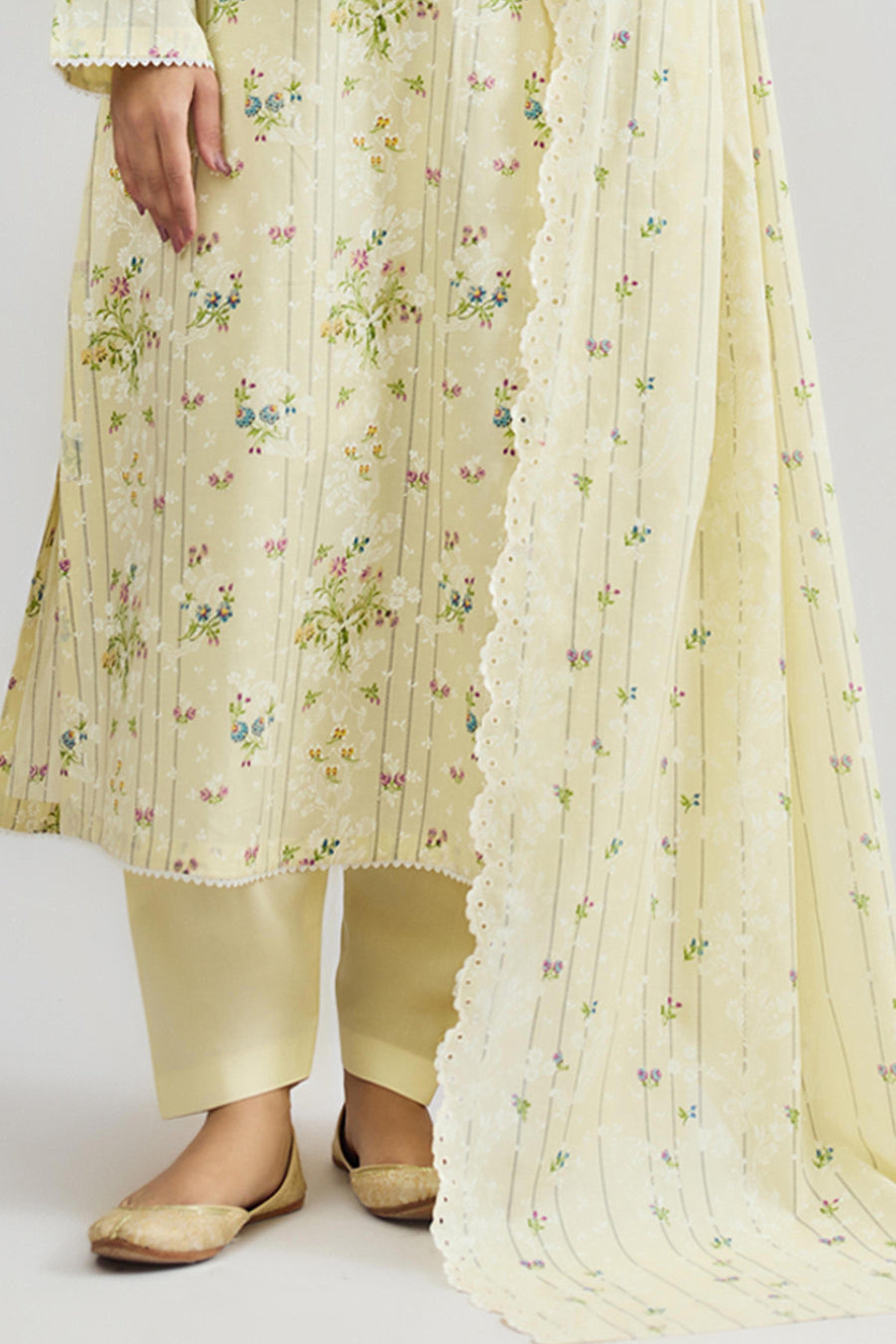 LAWN | EMBROIDERED - Pehnaawaa