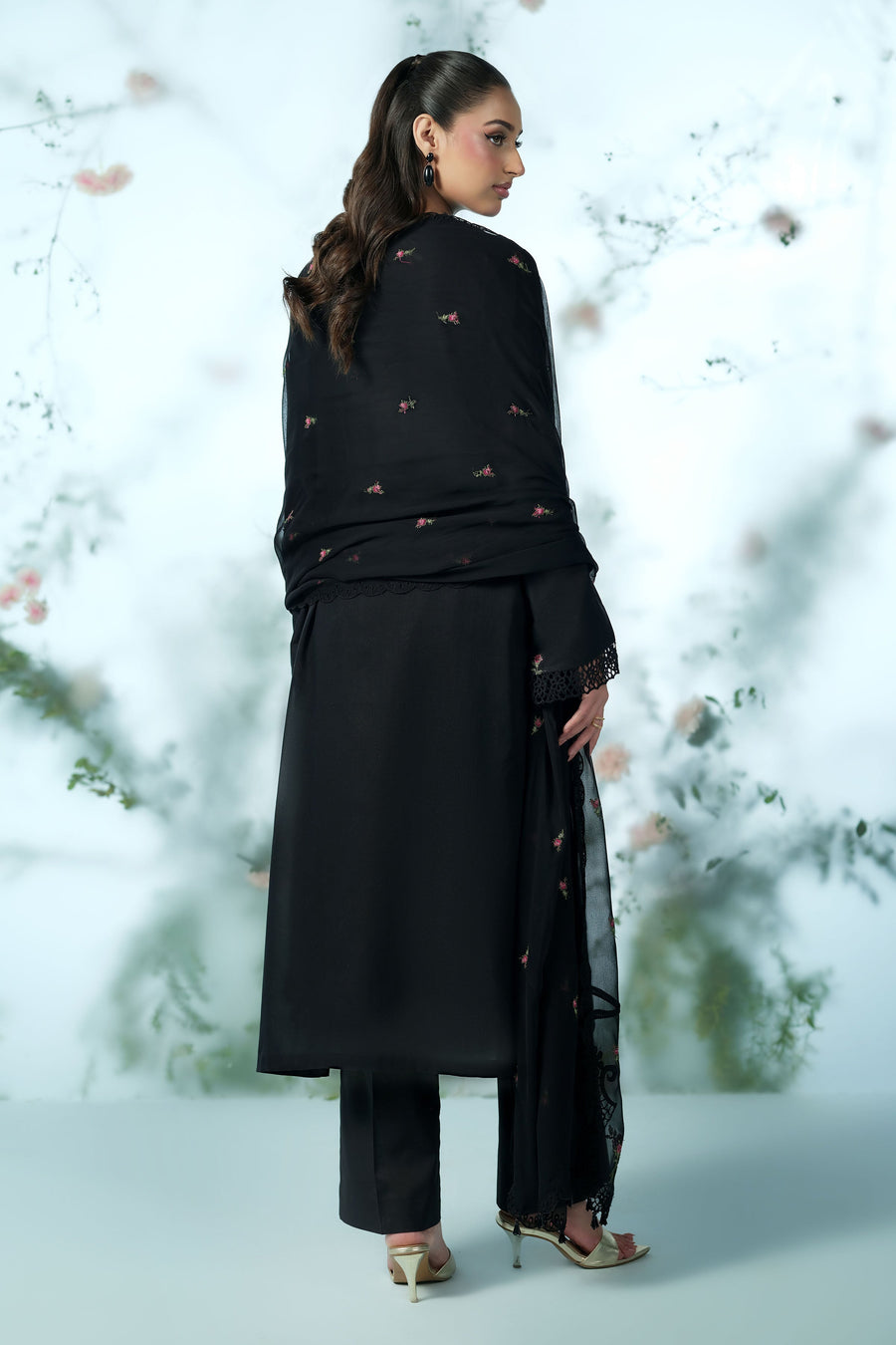 LAWN | EMBROIDERED - Pehnaawaa