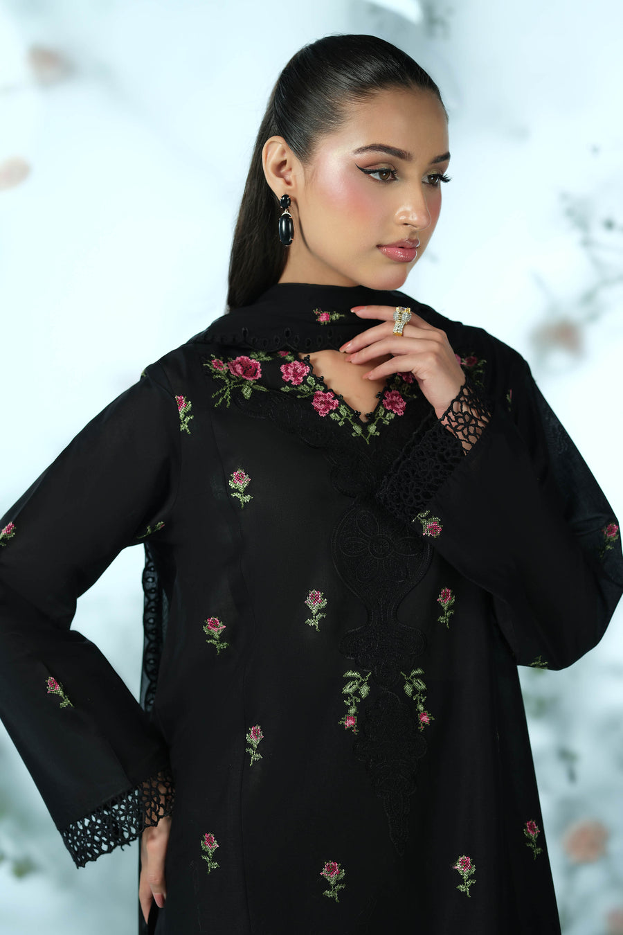 LAWN | EMBROIDERED - Pehnaawaa