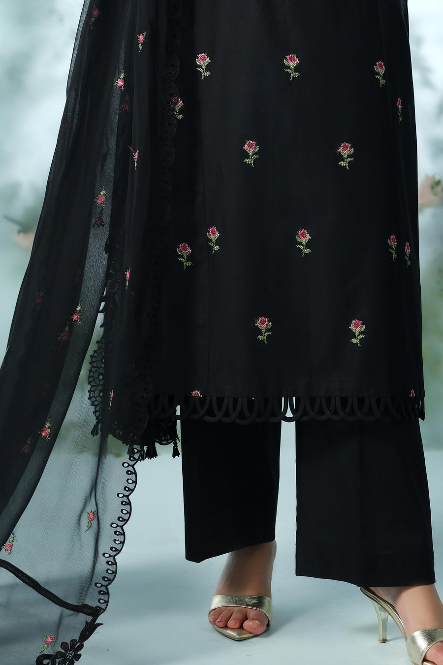 LAWN | EMBROIDERED - Pehnaawaa
