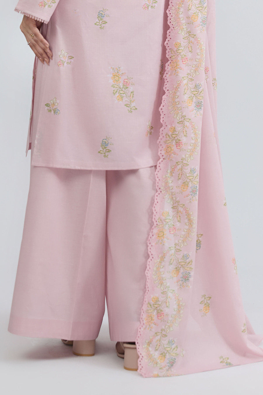 LAWN | EMBROIDERED - Pehnaawaa
