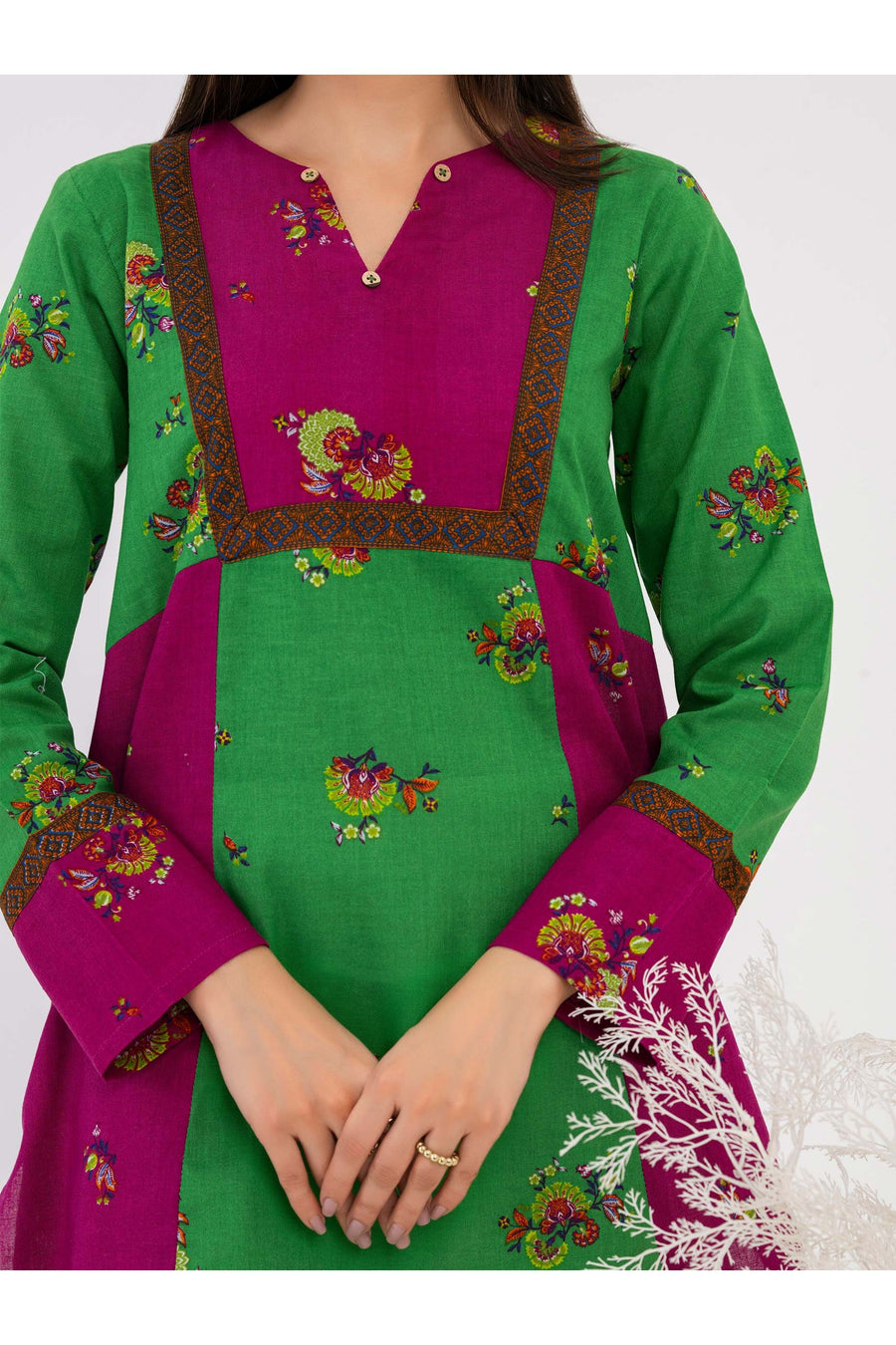 Close-up of printed neckline and sleeves on khaddar kurti