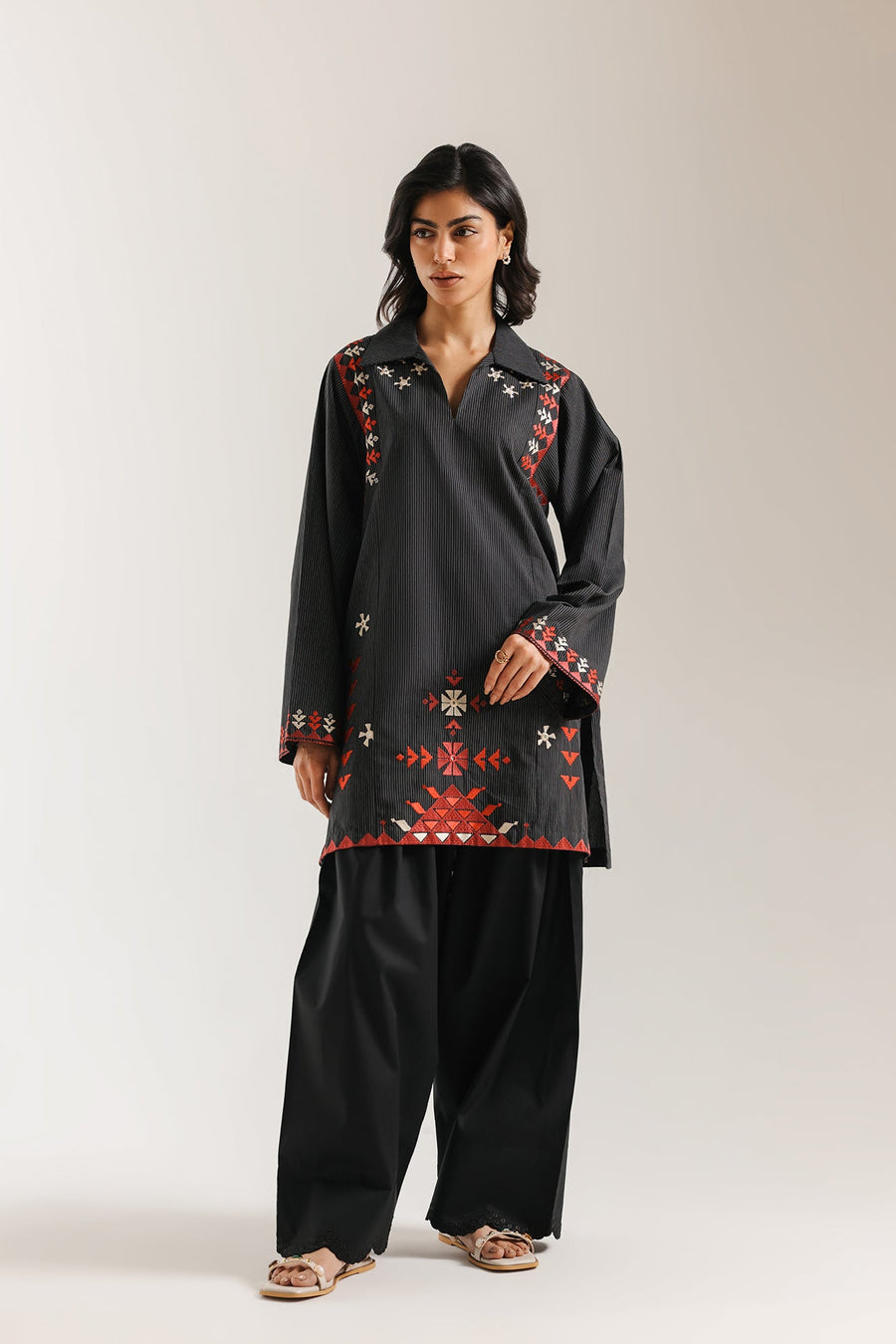 EMBROIDERED KURTI (E7951/102/902) - Pehnaawaa
