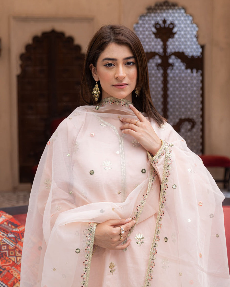 Pink Mist – Elegant Summer Suit for Women