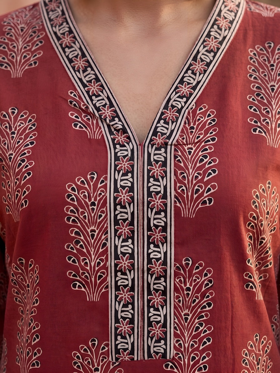 Printed Straight Kurta with Three Quarter Sleeves - Pehnaawaa