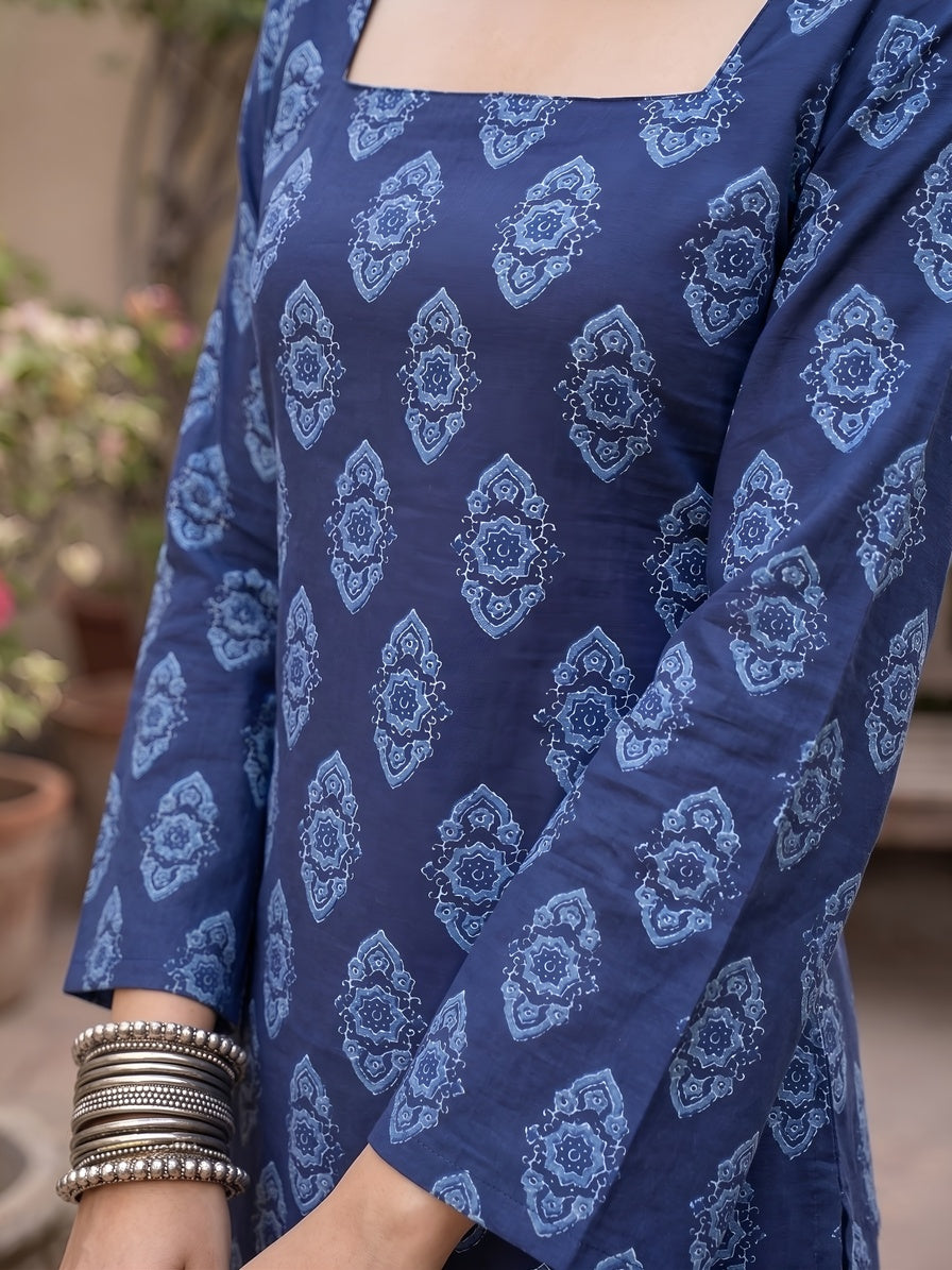 Printed Straight Kurta with Three Quarter Sleeves - Pehnaawaa