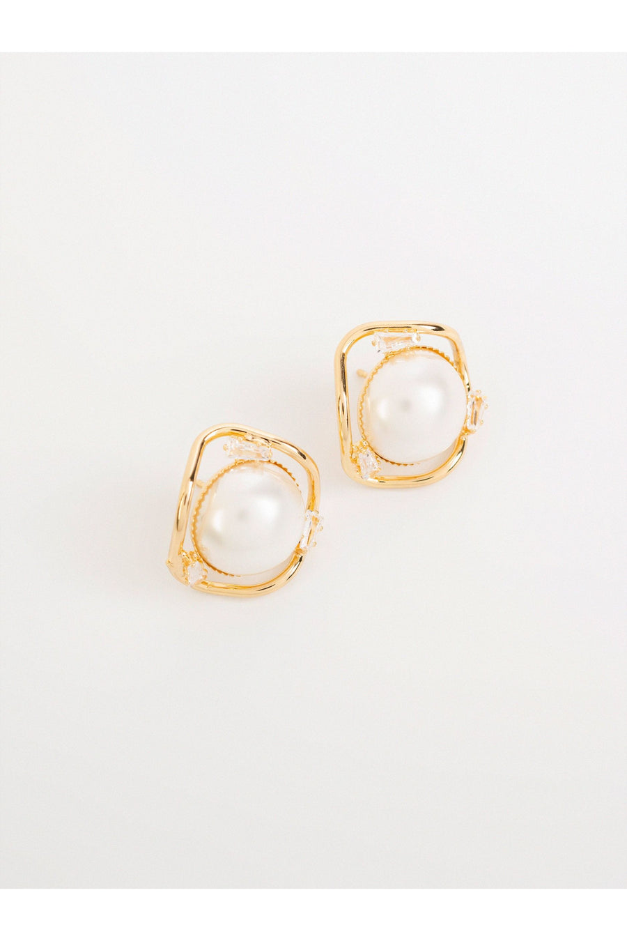 Curved Pearl Studs for Timeless Elegance