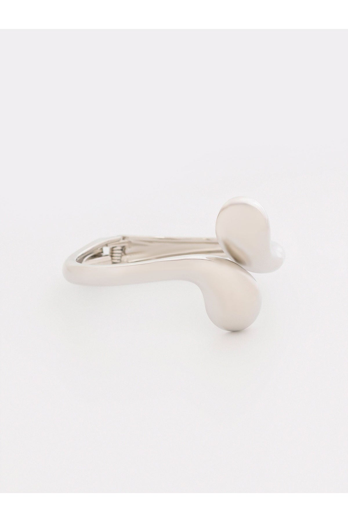 Cream Metal Drop Cuff Bracelet | Spherical Pearl Ends