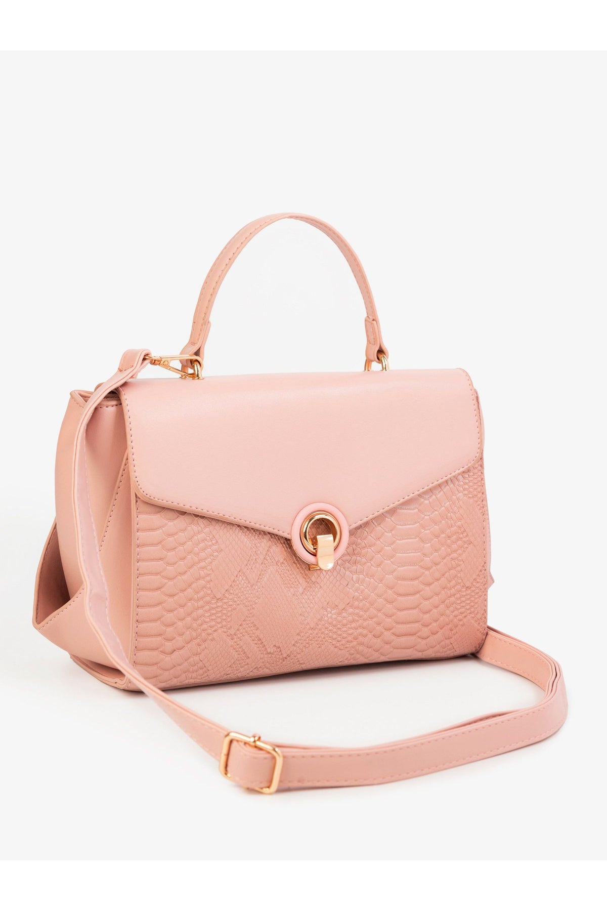 ChicContrast: Elegant Handbag for Every Occasion