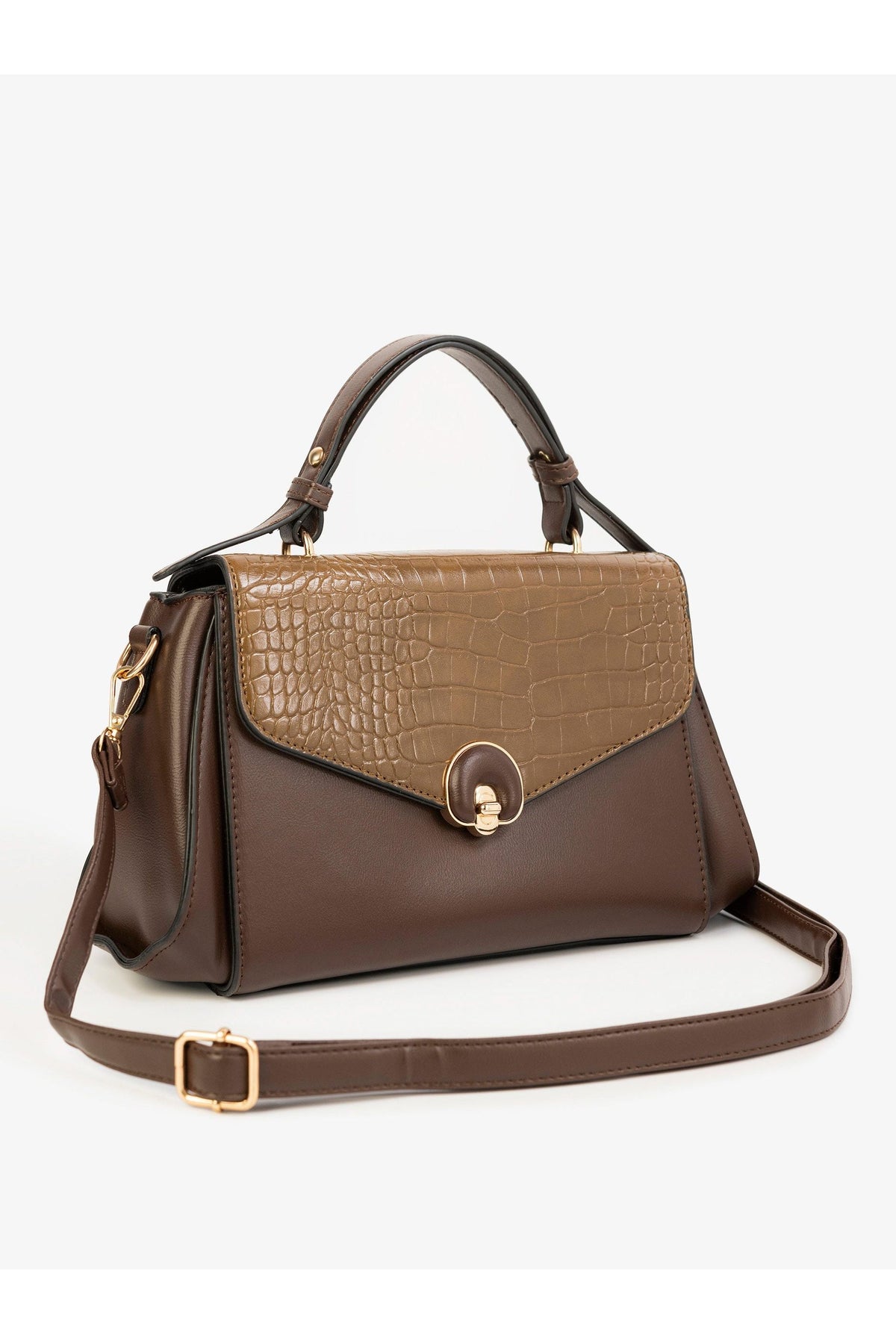 ChicBlend: Timeless Dual-Tone Everyday Handbag