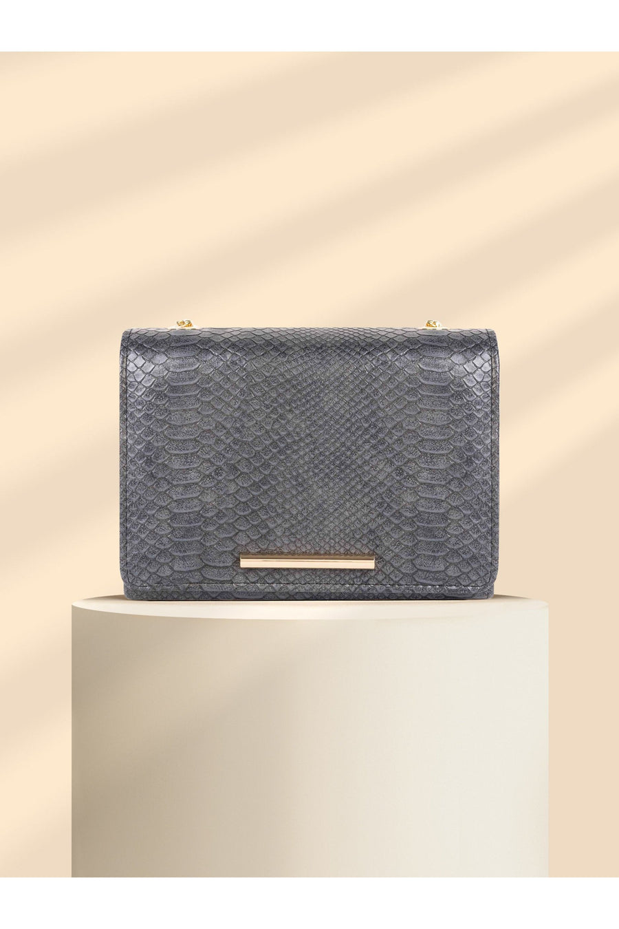 Elegant Black Textured Handbag For Every Occasion With Classic Charm