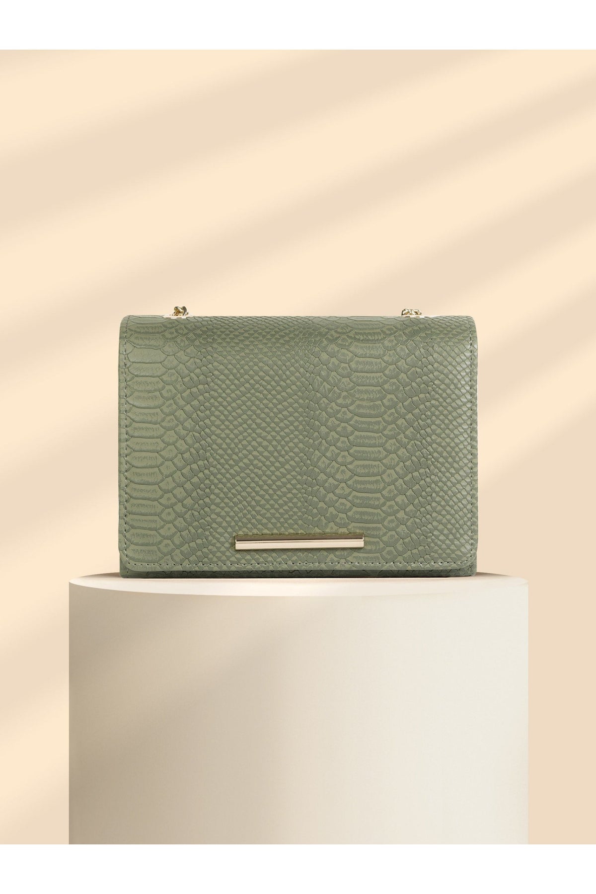 Textured Handbag For Everyday Elegance And Sophistication