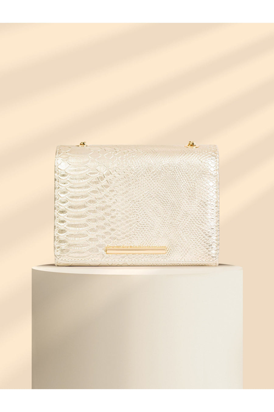 Textured Handbag In Golden Hue For Everyday Sophistication
