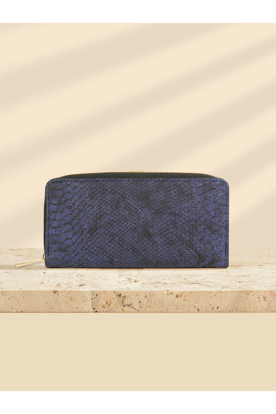 Elegant Textured Wallet for Everyday Style and Use