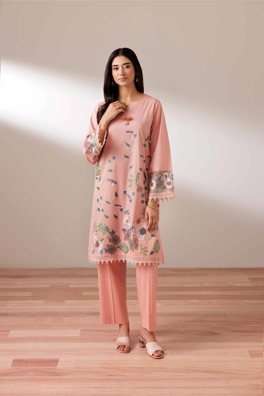 Stylish Embroidered 2-Piece Suit Set
