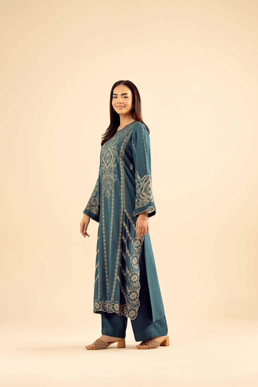 Stylish 2 Piece Embroidered Suit for Effortless Chic Looks