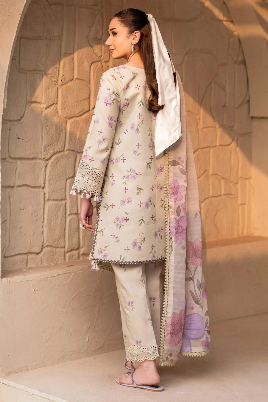 Pesto Pearl – Digitally Printed Floral Lawn 3-Piece Luxury Suit - Pehnaawaa