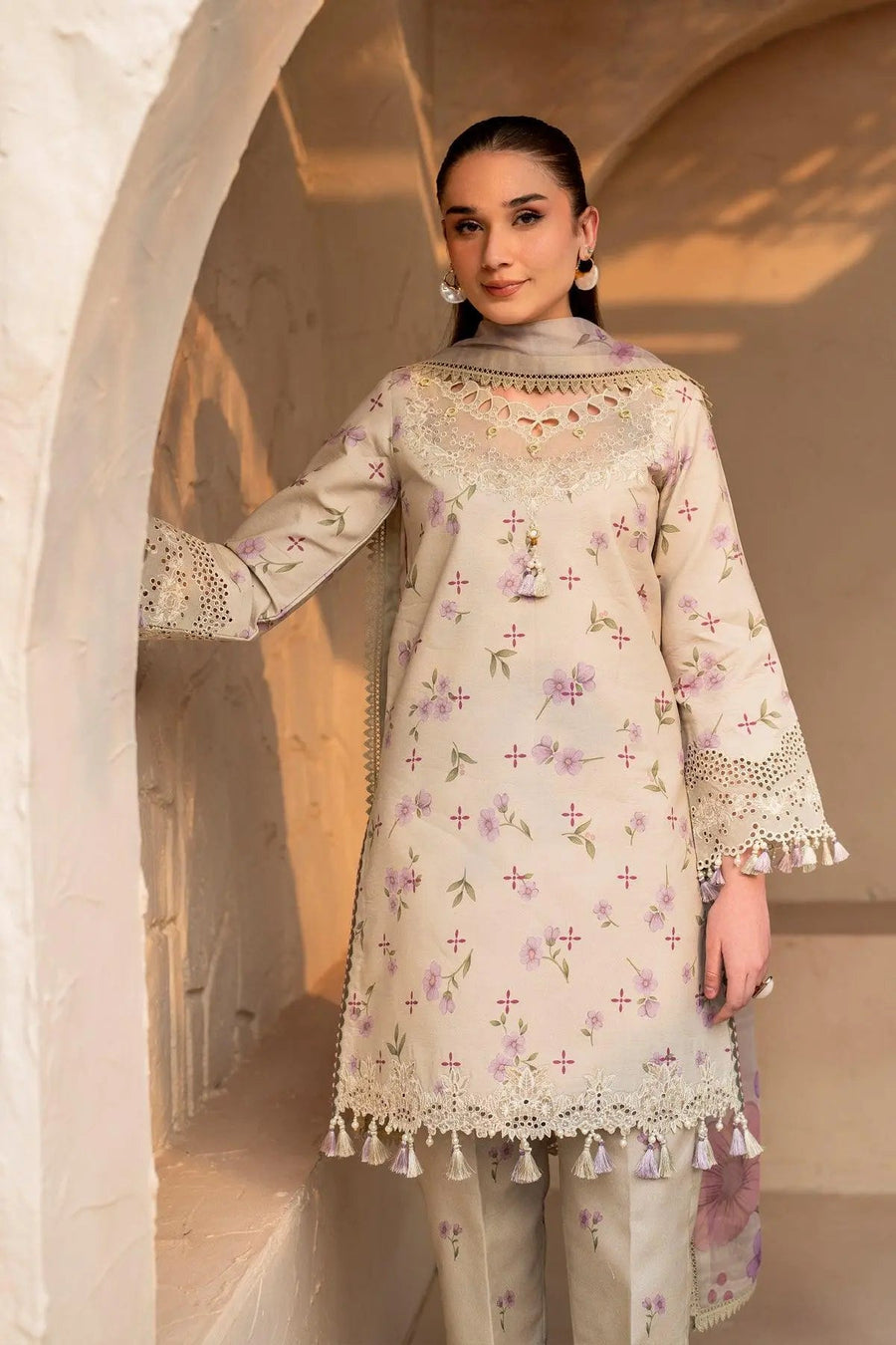 Pesto Pearl – Digitally Printed Floral Lawn 3-Piece Luxury Suit - Pehnaawaa