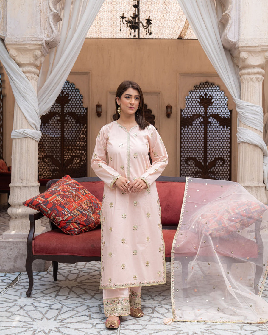 Pink Mist – Elegant Summer Suit for Women