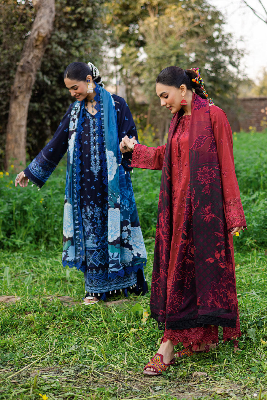 Midnight Sapphire Embroidered Lawn 3-Piece Suit with Digital Printed Silk Dupatta - Pehnaawaa