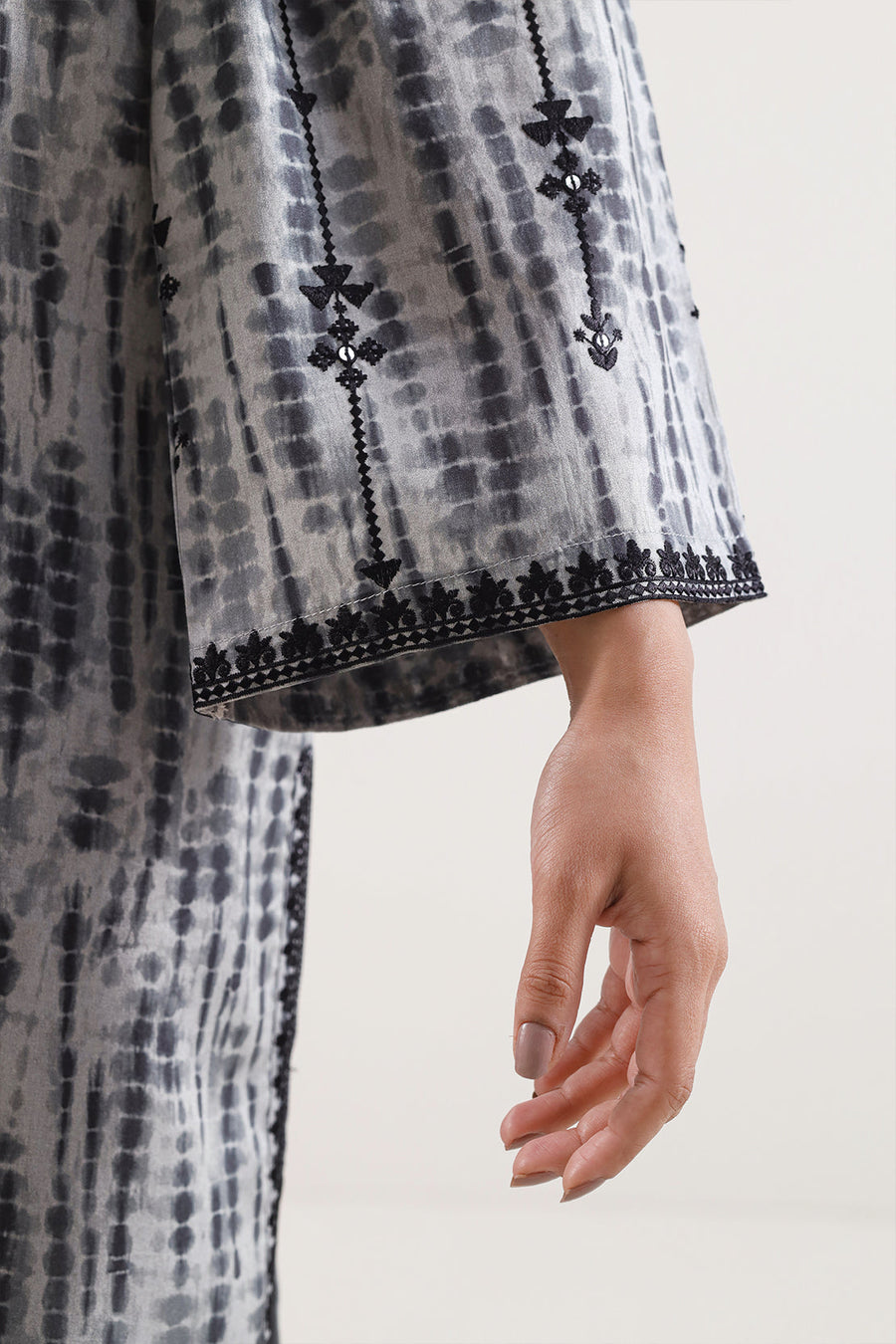 Printed Embroidered Arabic Lawn Stitched 2 Piece (Shirt/Trouser) - Pehnaawaa