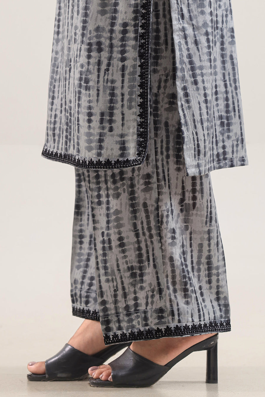 Printed Embroidered Arabic Lawn Stitched 2 Piece (Shirt/Trouser) - Pehnaawaa