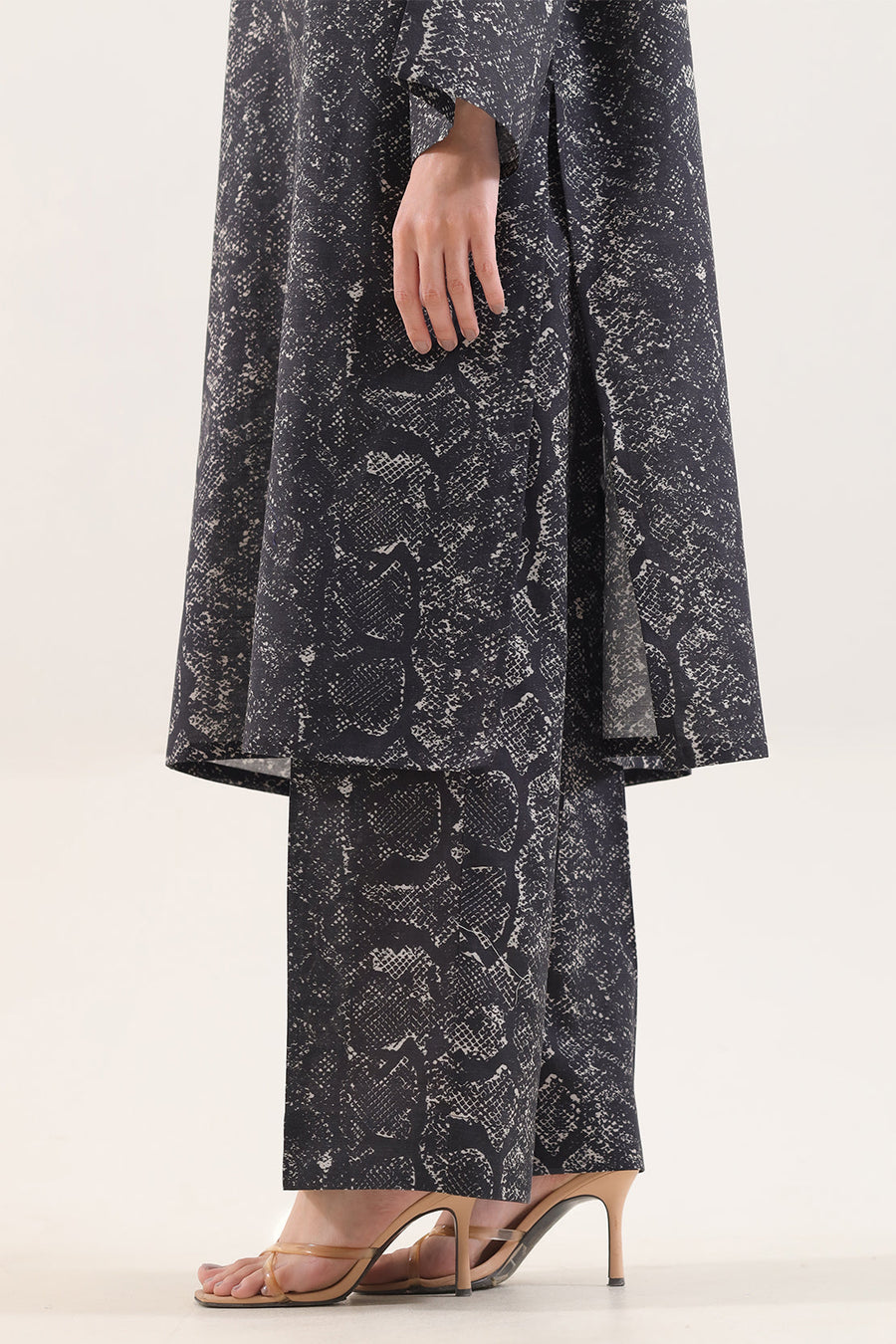 Printed Khaddar Stitched 2 Piece (Shirt/Trouser) - Pehnaawaa