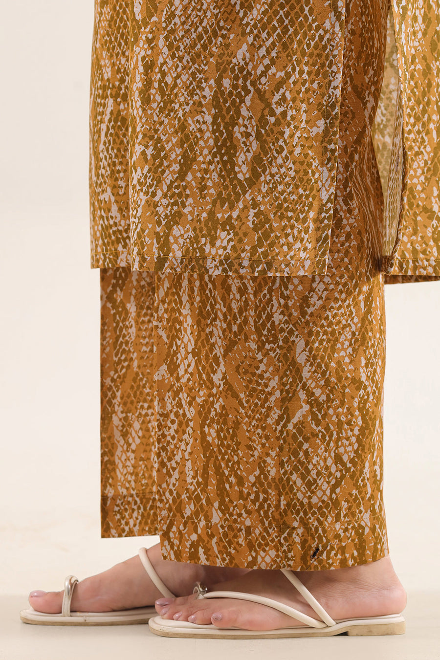 Mustard Khaddar Printed | Stitched - Pehnaawaa