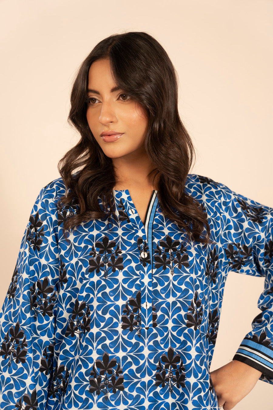 Khaddar Printed Shirt Of Distinction - Pehnaawaa