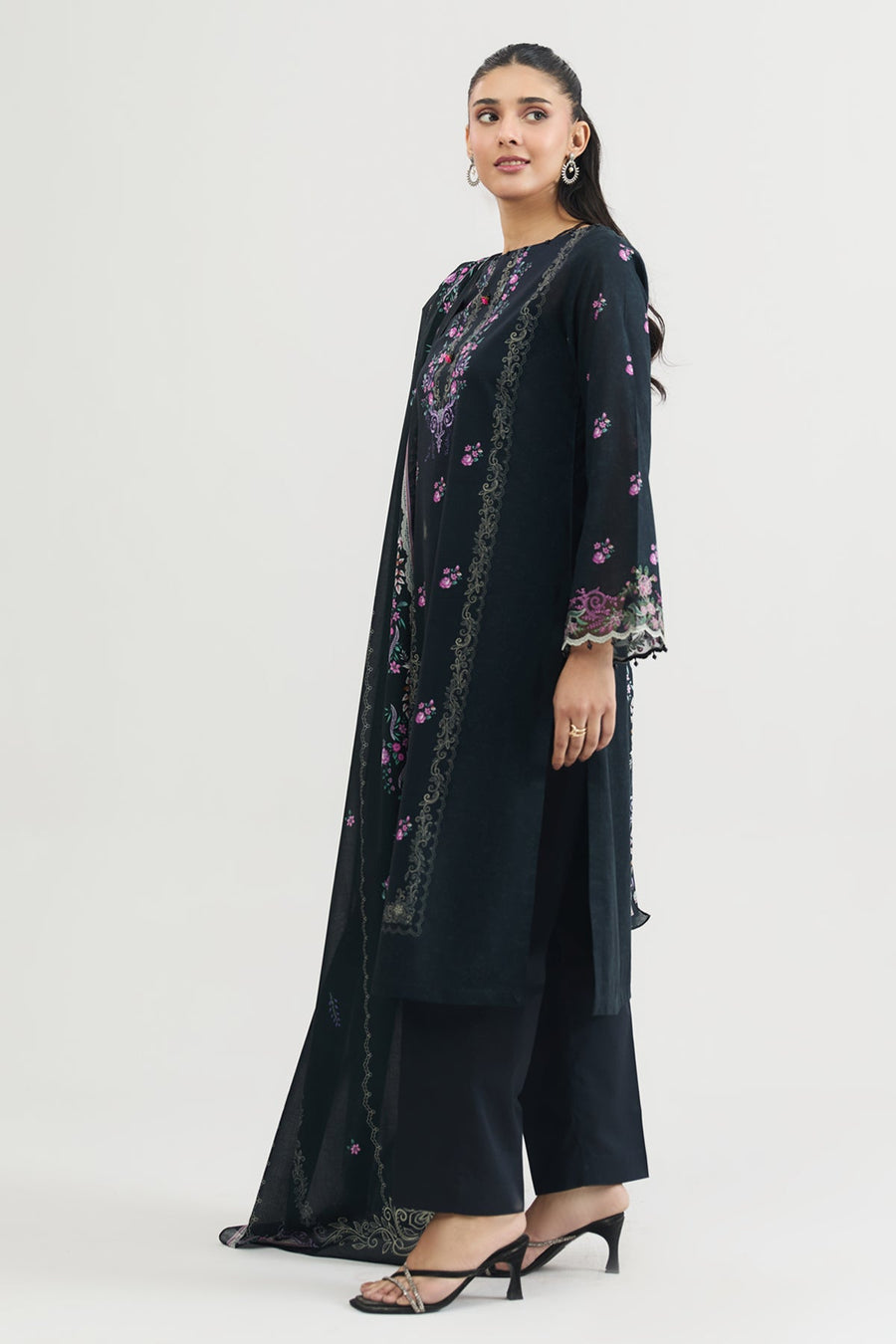 LAWN | EMBROIDERED - Pehnaawaa