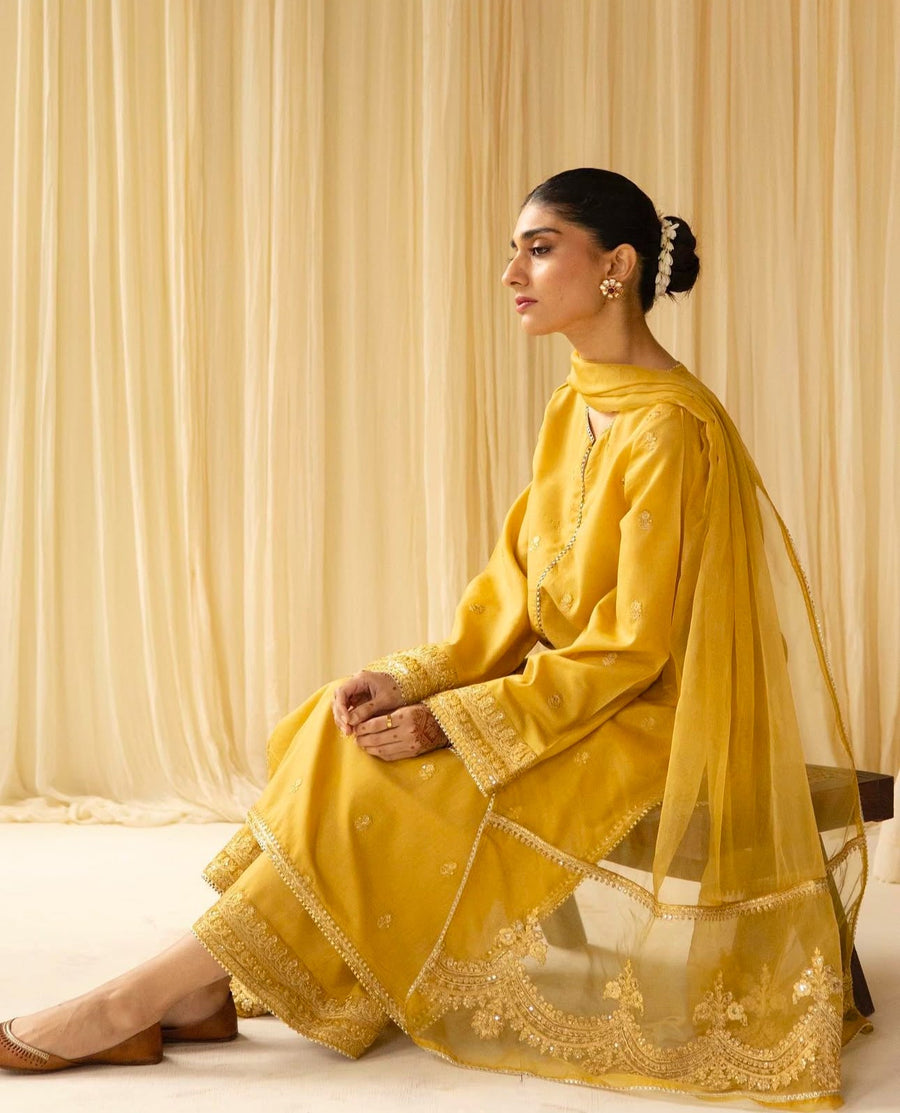 Zard Zari – Luxury Embroidered Suit for Women