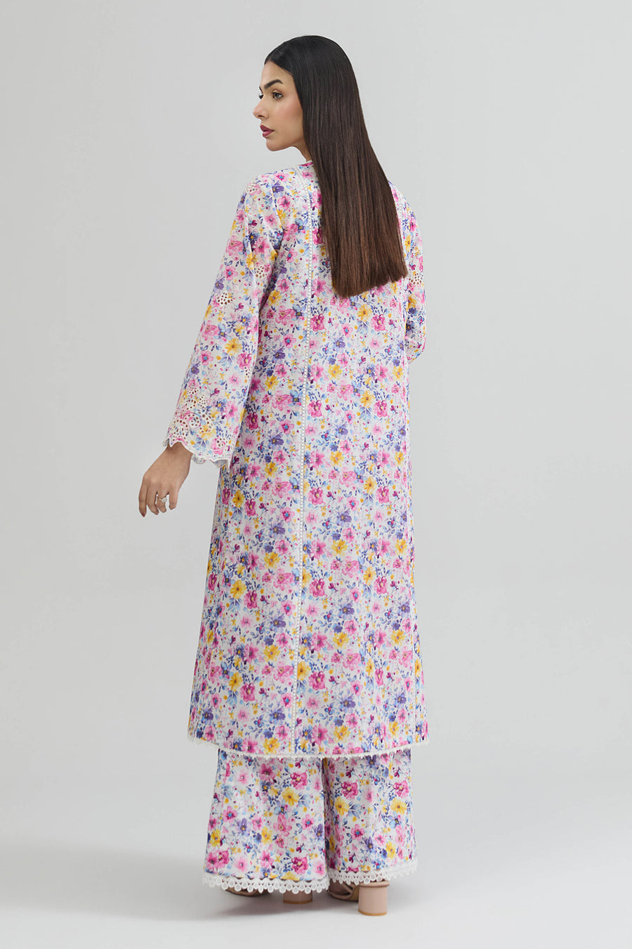 LAWN | EMBROIDERED - Pehnaawaa