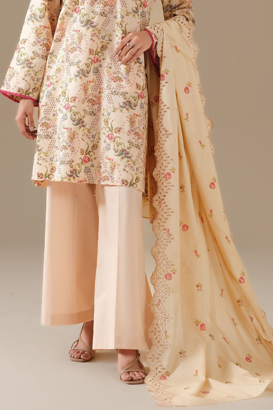 LAWN | EMBROIDERED - Pehnaawaa