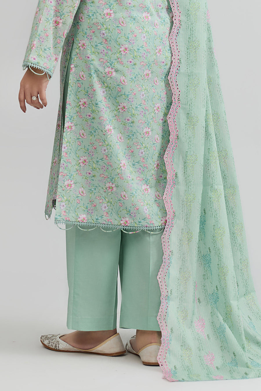 LAWN | EMBROIDERED - Pehnaawaa