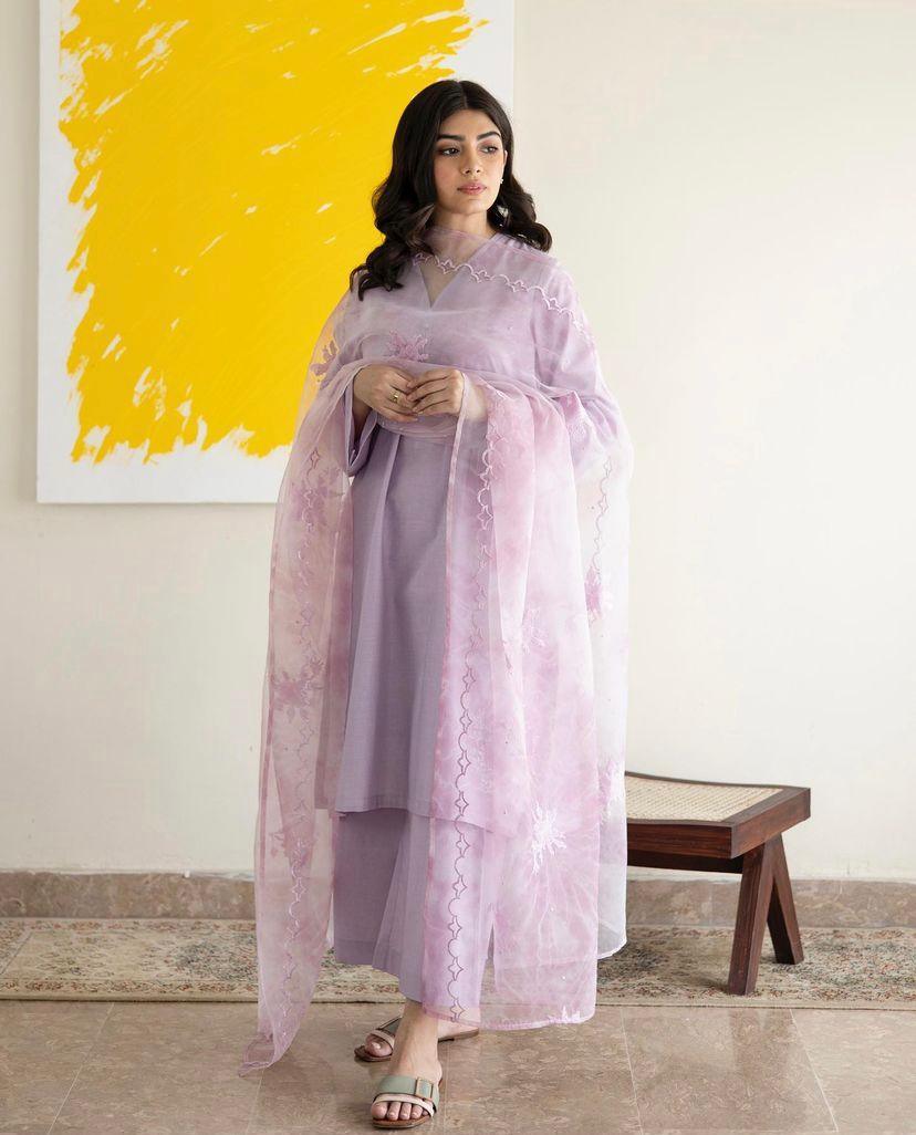 Indigo – Elegant 3-Piece Suit for Women